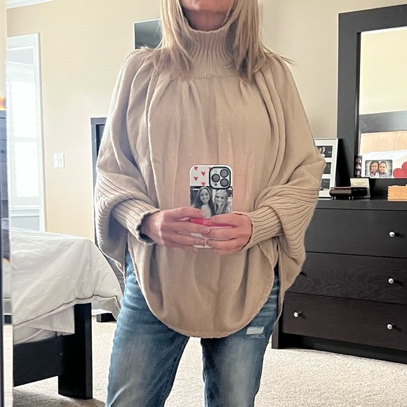 Twin•Set Italian soft Wool camel sweater/poncho - Picture 12 of 13